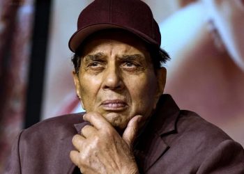 Veteran bollywood icon Dharmendra passes away at 89