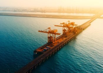 Oil pauses after 2% jump amid rising supply fears