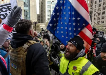 US: Anti-ICE protesters clash with far-right group in Minneapolis | Muscat Daily| Oman News |Business