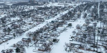 US winter storm: 13,000 flights cancelled amid extreme cold