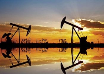 Oil climbs for third straight day as US-Iran tensions stoke supply fears