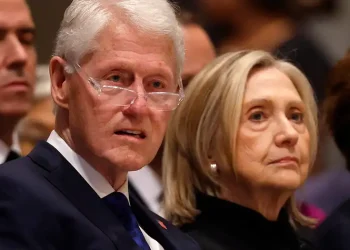 Bill and Hillary Clinton agree to testify in Epstein probe | Muscat Daily| Oman News |Business