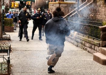 New York: Man detained as devices thrown at anti-Islam rally | Muscat Daily| Oman News |Business