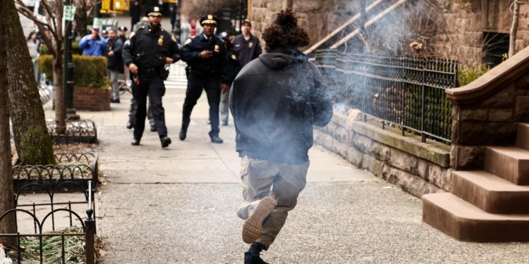 New York: Man detained as devices thrown at anti-Islam rally | Muscat Daily| Oman News |Business