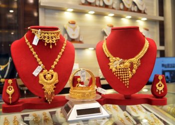 Gold, silver crash over 7% amid West Asia tensions, strong dollar shifts investor focus