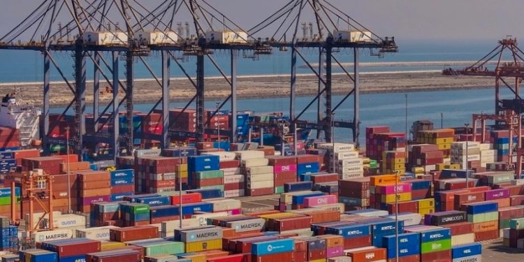 Oman posts RO 6.1bn trade surplus in 2025 despite dip in oil exports