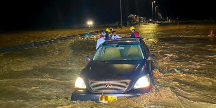 Oman rescues over 400 people as emergency teams ramp up operations amid severe weather – The Arabian Stories News