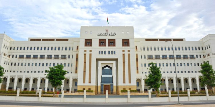 Oman to shift to remote work amid flash flood alert, Labour Ministry issues safety advisory – The Arabian Stories News