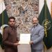 Pakistani expat Shahzad Khan honoured in Oman for rescuing two Indians from floods – The Arabian Stories News