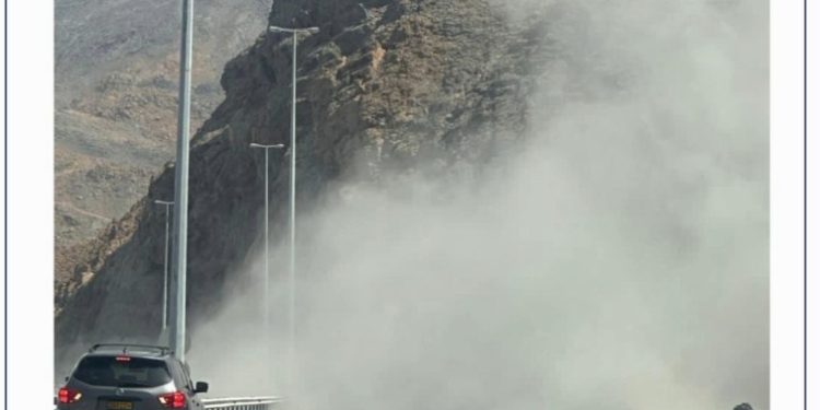 Rockfall disrupts traffic on Wadi Adai–Amerat road in Oman – The Arabian Stories News