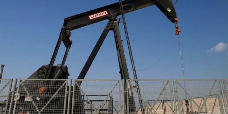 Saudi Arabia, Iraq, UAE and Kuwait cut daily oil production