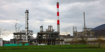 Oil prices surge over $4 following Trump’s comments on continued strikes against Iran