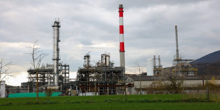 Oil prices surge over $4 following Trump’s comments on continued strikes against Iran